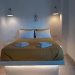 בית הארחה Sunny New Port Mykonos טורלוס