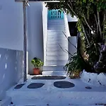 Sunny New Port Mykonos בית הארחה