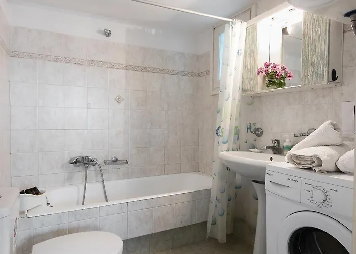 Konukevi Sunny New Port Mykonos 3*