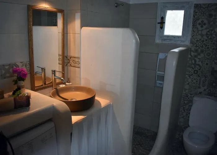 Konukevi Sunny New Port Mykonos 3*