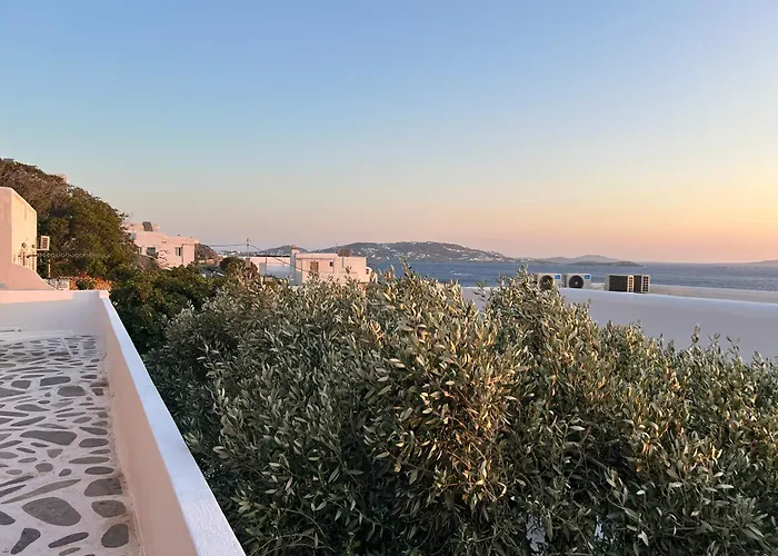 Sunny New Port Mykonos トゥルロス