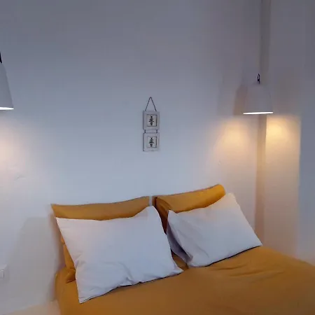 Sunny New Port Mykonos ゲストハウス トゥルロス