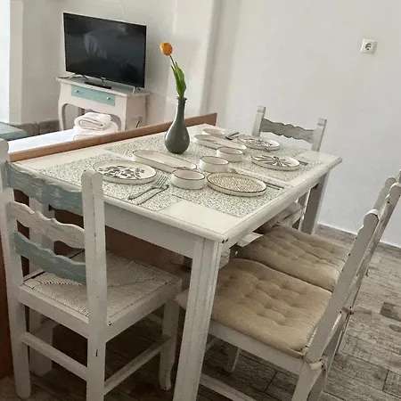 Sunny New Port Mykonos ゲストハウス トゥルロス