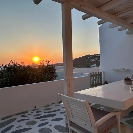 Sunny New Port Mykonos トゥルロス